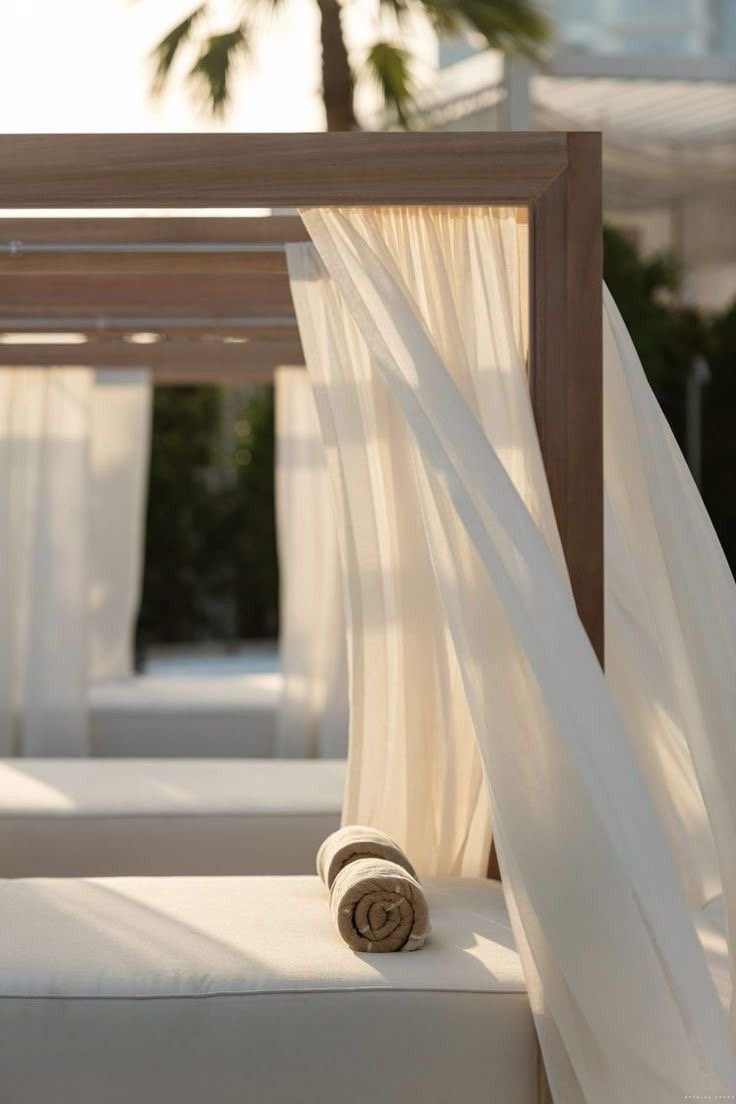 Daybed im Morgenlicht · Hotel-Mood Mallorca